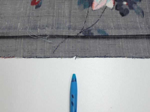 Photo6: 1V05z80  Japanese Kimono Silk TSUMUGI FABRIC Flower Gray 65.0x14.8 (6)