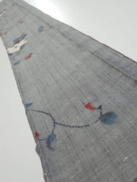 Photo1: 1V08z40  Japanese Kimono Silk TSUMUGI FABRIC Flower Gray 59.1x7.3 (1)