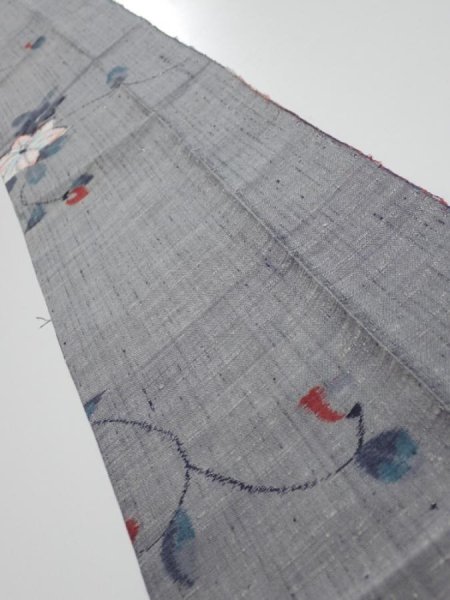 Photo2: 1V10z30  Japanese Kimono Silk TSUMUGI FABRIC Flower Gray 41.3x7.3 (2)