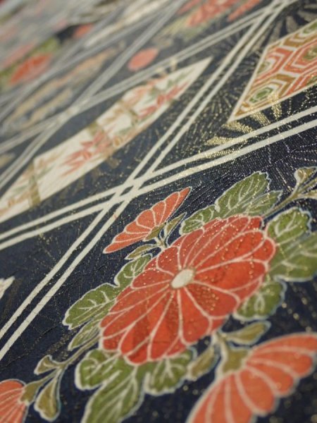 Photo4: 1L01z70  Japanese Kimono Silk  FABRIC Flowers Dark navy 48.8x14.2 (4)