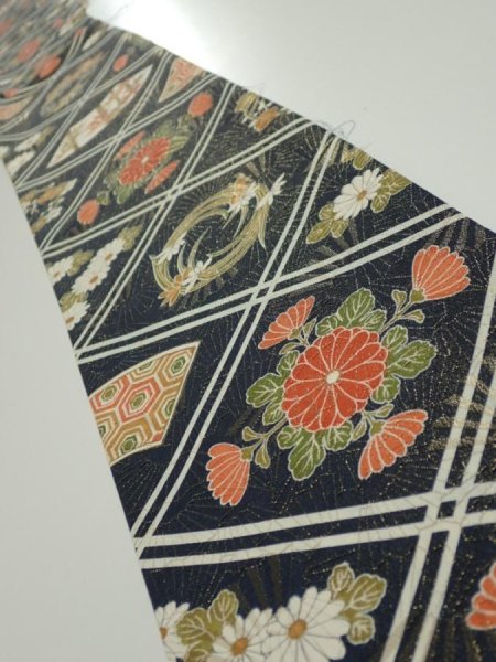 Photo1: 1L08z40  Japanese Kimono Silk  FABRIC Flowers Dark navy 55.9x7.1 (1)