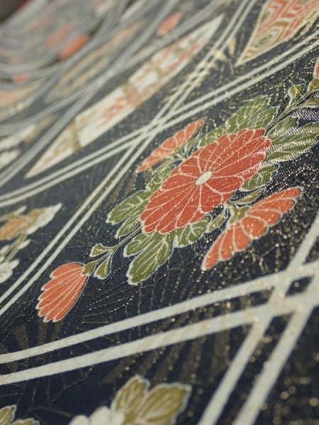 Photo4: 1L08z40  Japanese Kimono Silk  FABRIC Flowers Dark navy 55.9x7.1 (4)