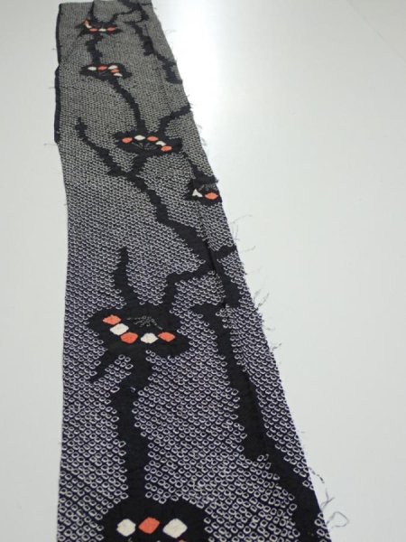 Photo3: 1K07z40  Japanese Kimono Silk SHIBORI FABRIC Plum branch Black 63.0x7.7 (3)