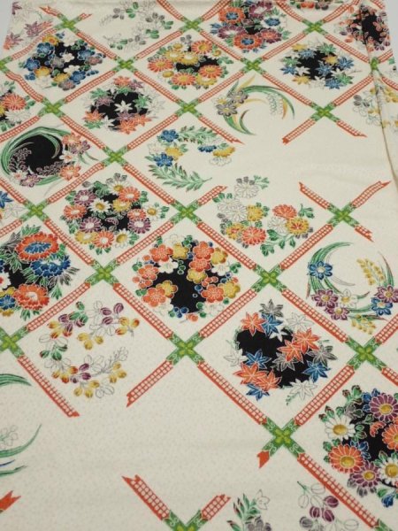 Photo1: 4B01z60  Japanese Kimono Silk  FABRIC Flowers Off-white 40.9x14.4 (1)