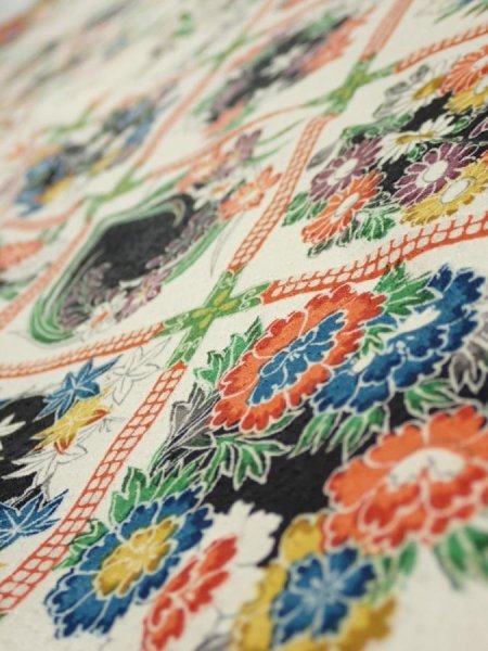 Photo4: 4B01z60  Japanese Kimono Silk  FABRIC Flowers Off-white 40.9x14.4 (4)
