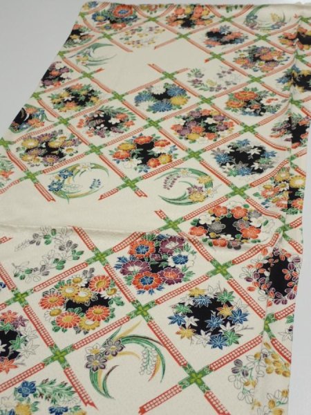 Photo3: 4B02z60  Japanese Kimono Silk  FABRIC Flowers Off-white 40.6x14.4 (3)