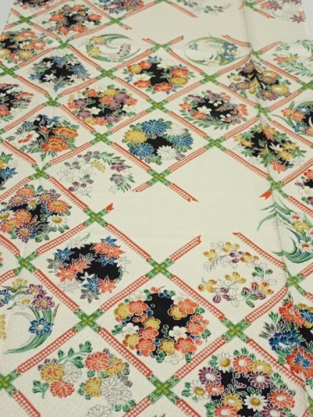 Photo1: 4B04z100  Japanese Kimono Silk  FABRIC Flowers Off-white 66.1x14.4 (1)