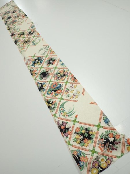 Photo5: 4B07z50  Japanese Kimono Silk  FABRIC Flowers Off-white 59.1x7.1 (5)