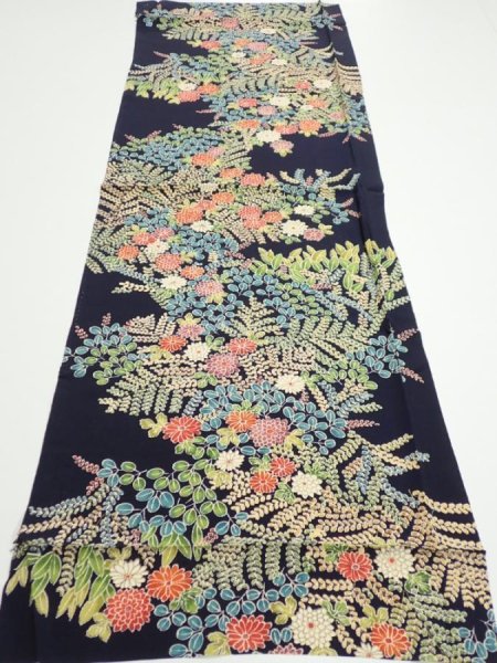 Photo4: 4B01z60  Japanese Kimono Silk  FABRIC Flowers Dark navy 42.1x14.6 (4)