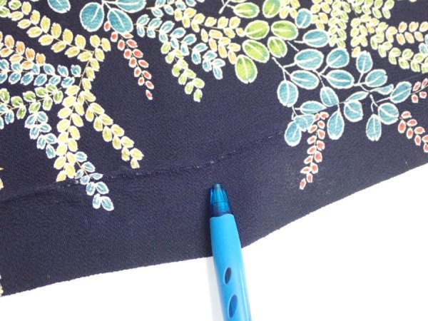 Photo6: 4B02z60  Japanese Kimono Silk  FABRIC Flowers Dark navy 41.7x14.6 (6)