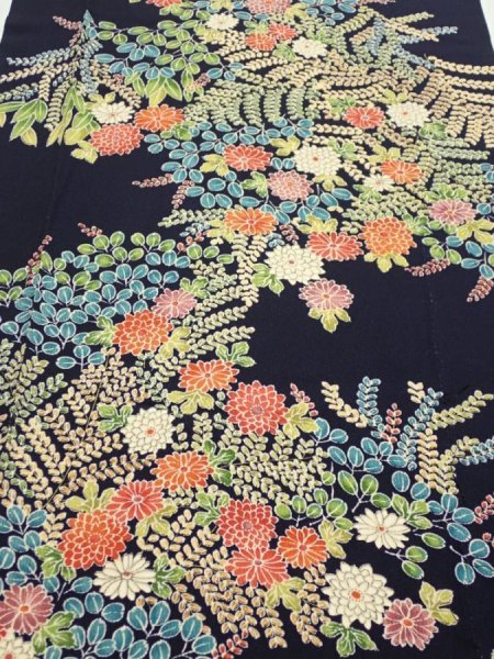 Photo1: 4B04z90  Japanese Kimono Silk  FABRIC Flowers Dark navy 62.2x14.6 (1)