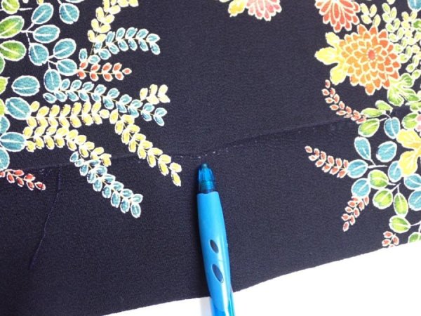 Photo6: 4B04z90  Japanese Kimono Silk  FABRIC Flowers Dark navy 62.2x14.6 (6)
