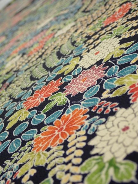 Photo4: 4B06z90  Japanese Kimono Silk  FABRIC Flowers Dark navy 62.2x14.6 (4)