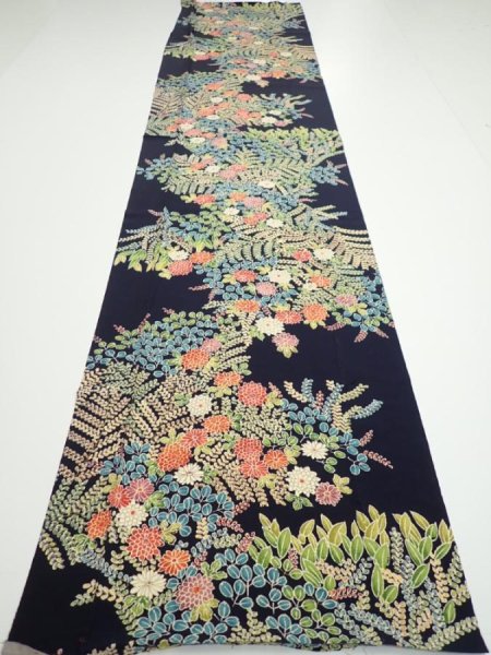 Photo5: 4B06z90  Japanese Kimono Silk  FABRIC Flowers Dark navy 62.2x14.6 (5)