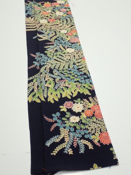 Photo2: 4B08z50  Japanese Kimono Silk  FABRIC Flowers Dark navy 58.3x7.7 (2)