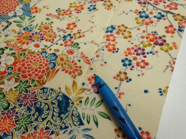 Photo6: 2L03z90  Japanese Kimono Silk  FABRIC Flowers Light yellow 65.4x14.4 (6)