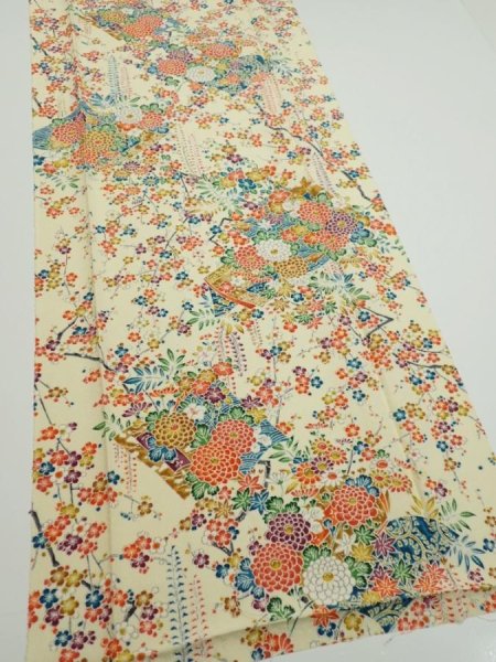 Photo2: 2L04z90  Japanese Kimono Silk  FABRIC Flowers Light yellow 65.7x14.6 (2)