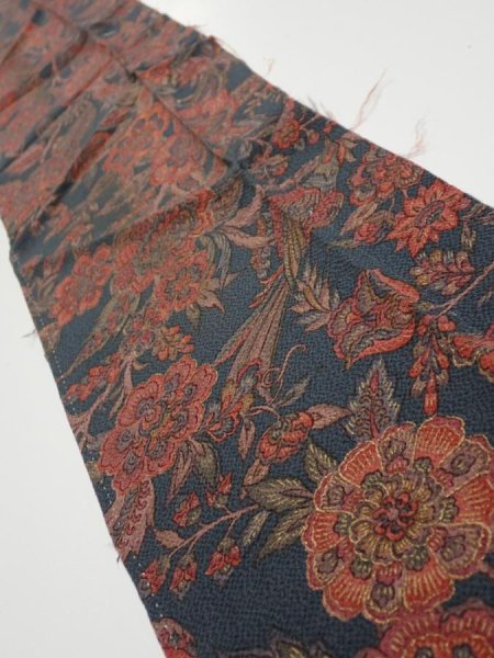 Photo1: 3Q10z30  Japanese Kimono Crepe Silk  FABRIC Flowers Green-Gray 37.8x6.9 (1)