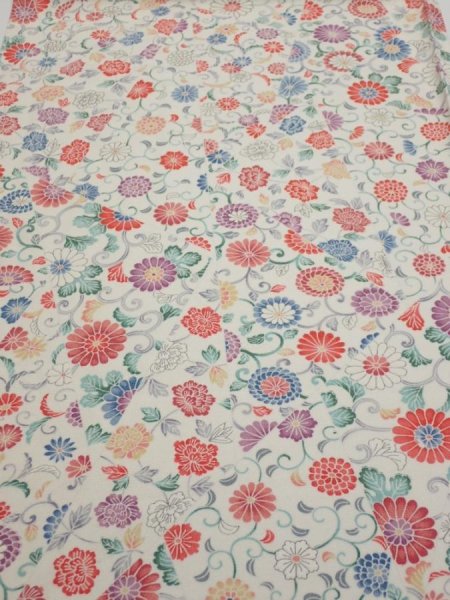 Photo1: 4A01z60  Japanese Kimono Silk  FABRIC Flowers Smoky white 44.1x14.4 (1)