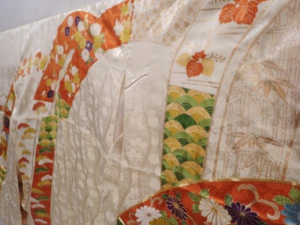 Photo2: 6105T10z1040 Vintage Japanese Kimono Silk FURISODE Flowers Off-white (2)