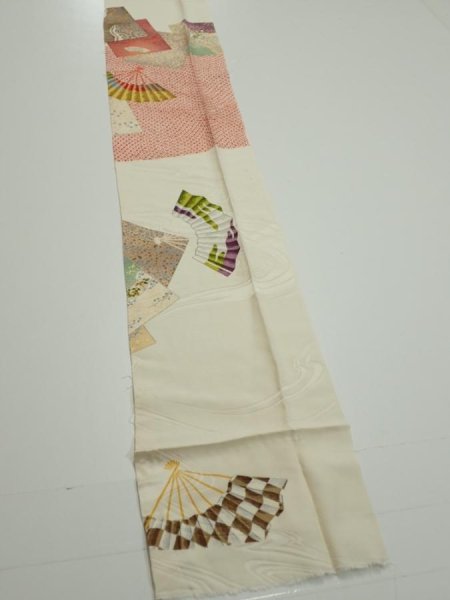 Photo2: 3P09z60  Japanese Kimono Silk  FABRIC Folding fan Off-white 93.7x6.9 (2)