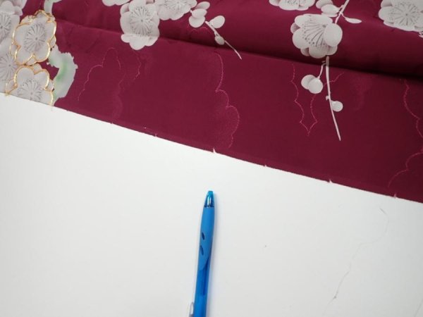 Photo4: 3i06z90  Japanese Kimono Silk  FABRIC Plum branch Wine red 67.7x14.4 (4)
