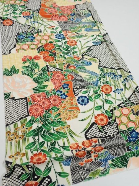 Photo2: 3i01z60  Japanese Kimono Silk  FABRIC Flowers Off-white 41.7x14.8 (2)