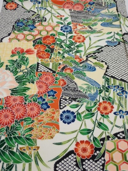 Photo1: 3i02z60  Japanese Kimono Silk  FABRIC Flowers Off-white 40.9x14.8 (1)