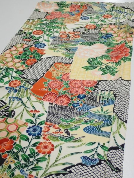 Photo3: 3i02z60  Japanese Kimono Silk  FABRIC Flowers Off-white 40.9x14.8 (3)