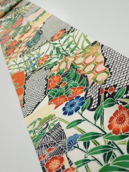 Photo1: 3i09z60  Japanese Kimono Silk  FABRIC Flowers Off-white 84.3x7.3 (1)