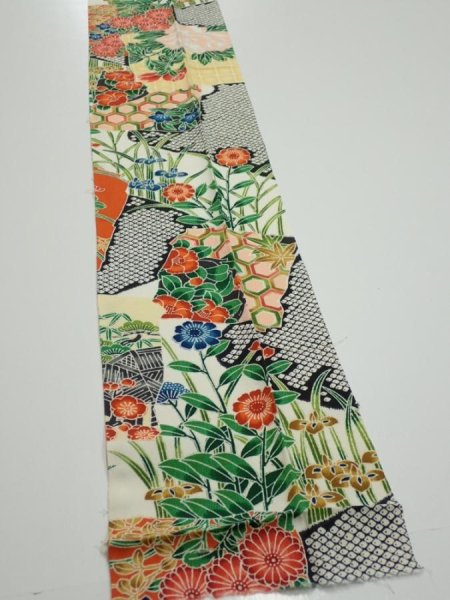 Photo2: 3i09z60  Japanese Kimono Silk  FABRIC Flowers Off-white 84.3x7.3 (2)