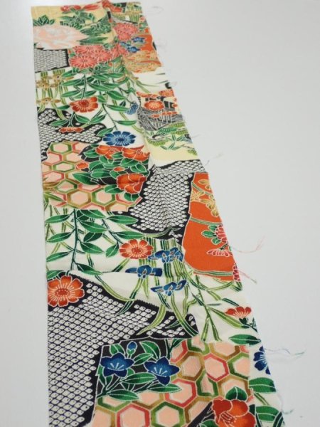 Photo5: 3i10z30  Japanese Kimono Silk  FABRIC Flowers Off-white 35.8x7.3 (5)