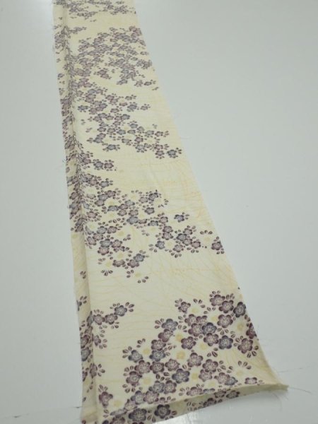 Photo2: 2H07z40  Japanese Kimono Silk  FABRIC Sakura Off-white 55.9x7.1 (2)
