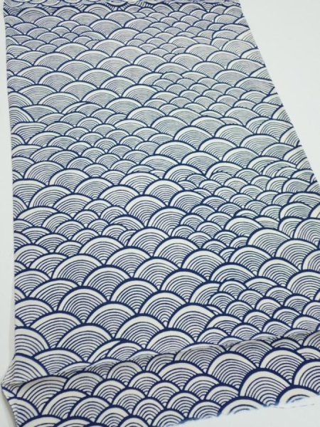 Photo2: 2H02z50  Japanese Kimono Silk  FABRIC Seigaiha Off-white 42.5x14.0 (2)