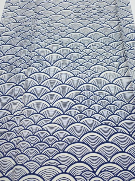 Photo1: 2H05z70  Japanese Kimono Silk  FABRIC Seigaiha Off-white 64.6x14.2 (1)