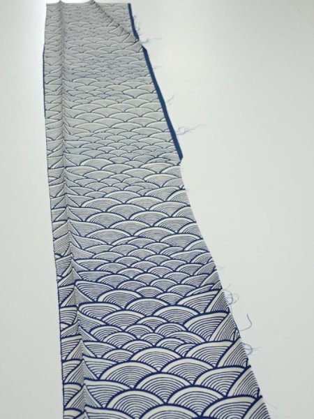Photo2: 2H08z40  Japanese Kimono Silk  FABRIC Seigaiha Off-white 60.2x7.3 (2)