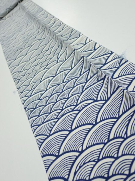 Photo1: 2H09z40  Japanese Kimono Silk  FABRIC Seigaiha Off-white 82.3x6.5 (1)