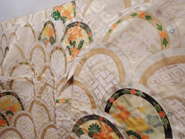 Photo2: 6121T09z1210 Vintage Japanese Kimono Silk FURISODE Flowers Sand beige (2)