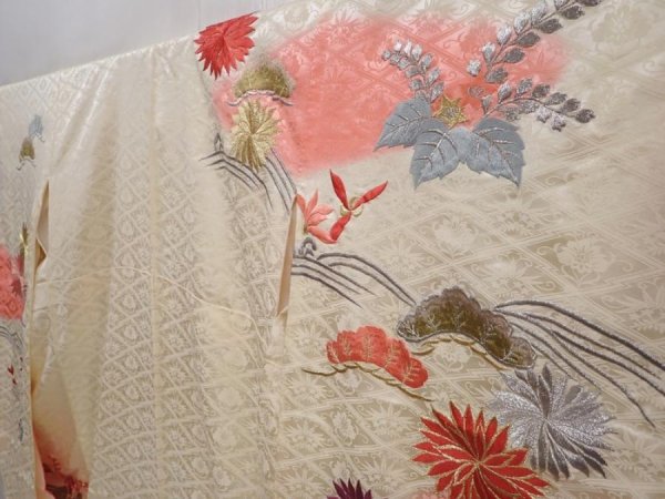 Photo2: 6128T12z1120 Vintage Japanese Kimono Silk FURISODE Chrysanthemum Off-white (2)