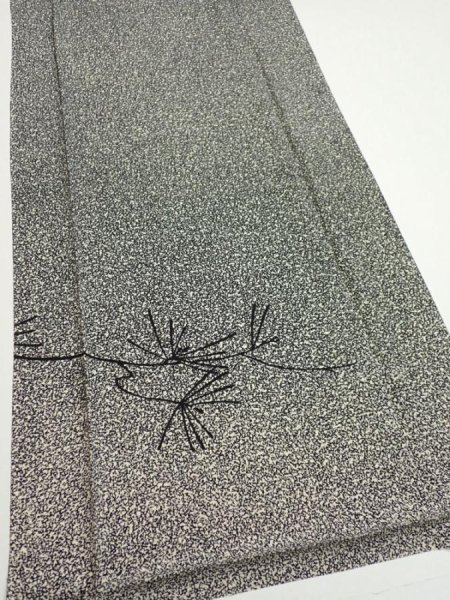 Photo2: 2N02z80  Japanese Kimono Silk  FABRIC Pine Black Off-white 56.7x14.8 (2)