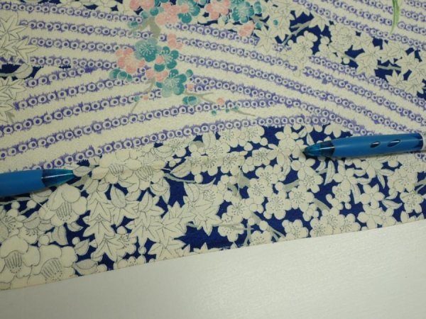 Photo8: 2M01z80  Japanese Kimono Silk  FABRIC Flowers Navy 63.0x14.4 (8)