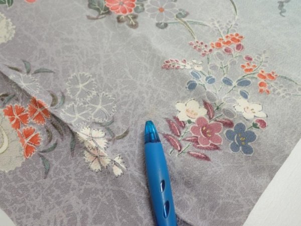 Photo6: 2M01z60  Japanese Kimono Silk  FABRIC Flowers Light gray 42.5x15.0 (6)