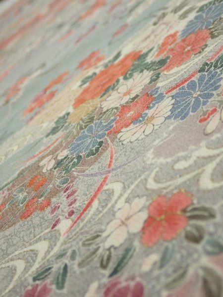 Photo4: 2M05z90  Japanese Kimono Silk  FABRIC Flowers Light gray 65.7x14.8 (4)