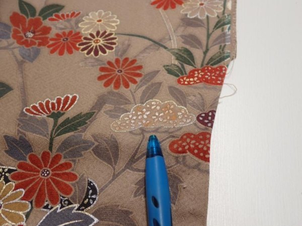 Photo9: 1F07z50  Japanese Kimono Silk  FABRIC Flowers Brown-Gray 63.8x7.1 (9)