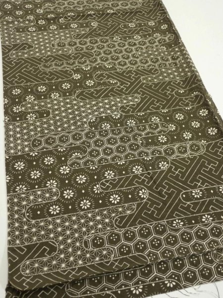 Photo2: 1A01z50  Japanese Kimono Silk  FABRIC Egasumi Dark olive 41.7x14.2 (2)