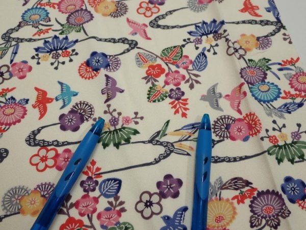 Photo6: 1B03z70  Japanese Kimono Silk  FABRIC Flowers Off-white 52.0x14.6 (6)