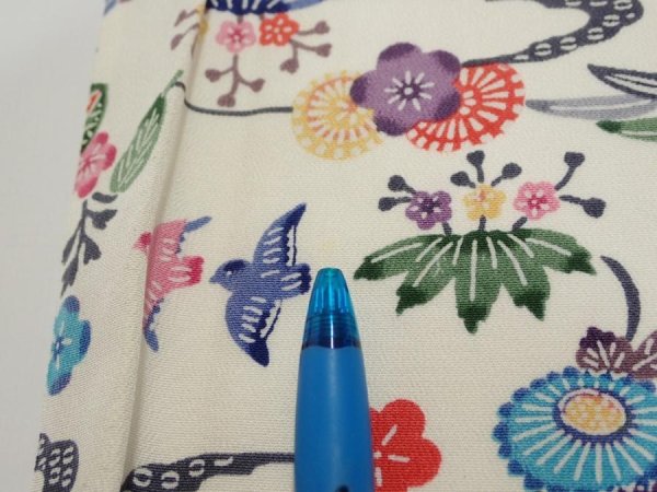 Photo7: 1B06z40  Japanese Kimono Silk  FABRIC Flowers Off-white 57.5x7.1 (7)