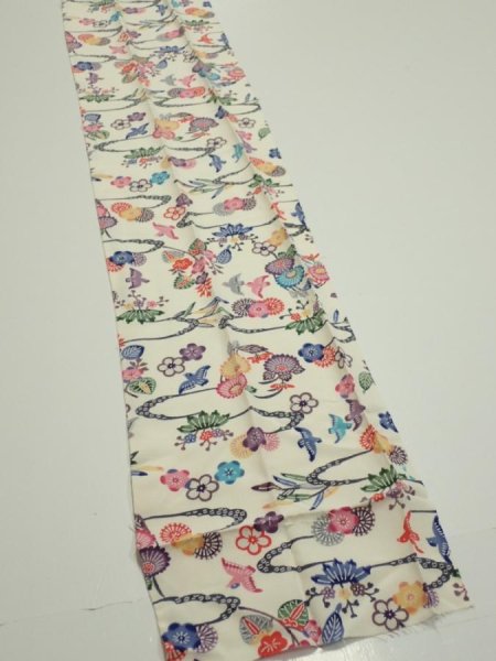 Photo2: 1B07z60  Japanese Kimono Silk  FABRIC Flowers Off-white 82.7x7.3 (2)