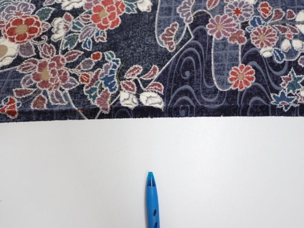 Photo6: 1i01z60  Japanese Kimono Silk  FABRIC Flowers Dark navy 40.2x14.6 (6)