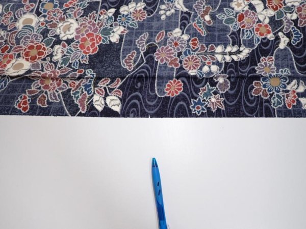 Photo7: 1i03z90  Japanese Kimono Silk  FABRIC Flowers Dark navy 67.3x14.6 (7)